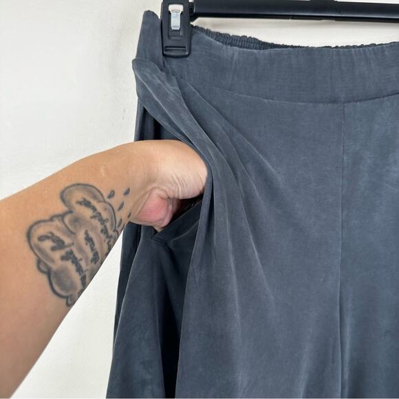 Lululemon The Lab Shorts Womens 8 Dark Gray 4" Inseam Pockets Athleisure - Picture 5 of 6